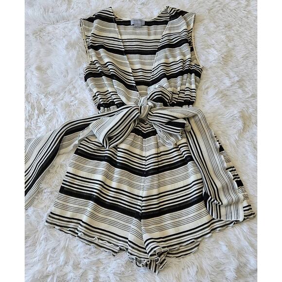 Finders Keepers Women's Black & White Striped Deep V Sleeveless Romper. Size M - Picture 2 of 10